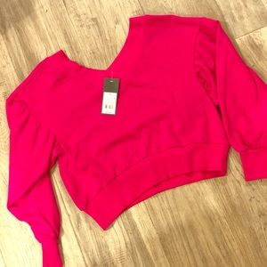 Fuchsia cropped sweater ⭐️⭐️⭐️
